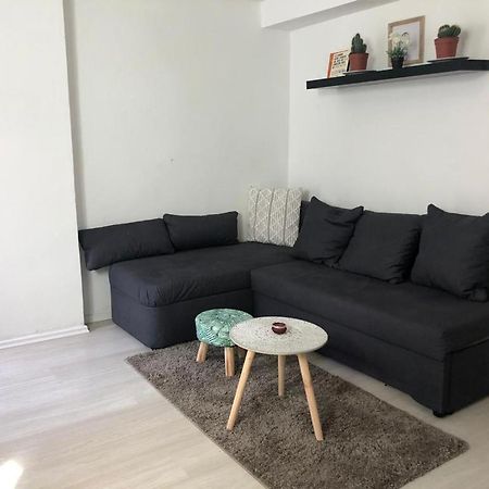 Bescheidene Untergeschoss Wohnung In Guter Lage. Κολωνία Εξωτερικό φωτογραφία