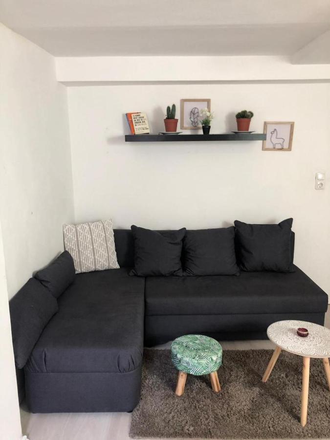 Bescheidene Untergeschoss Wohnung In Guter Lage. Κολωνία Εξωτερικό φωτογραφία