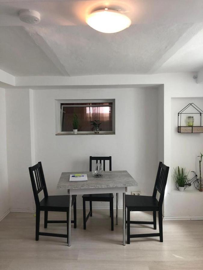 Bescheidene Untergeschoss Wohnung In Guter Lage. Κολωνία Εξωτερικό φωτογραφία