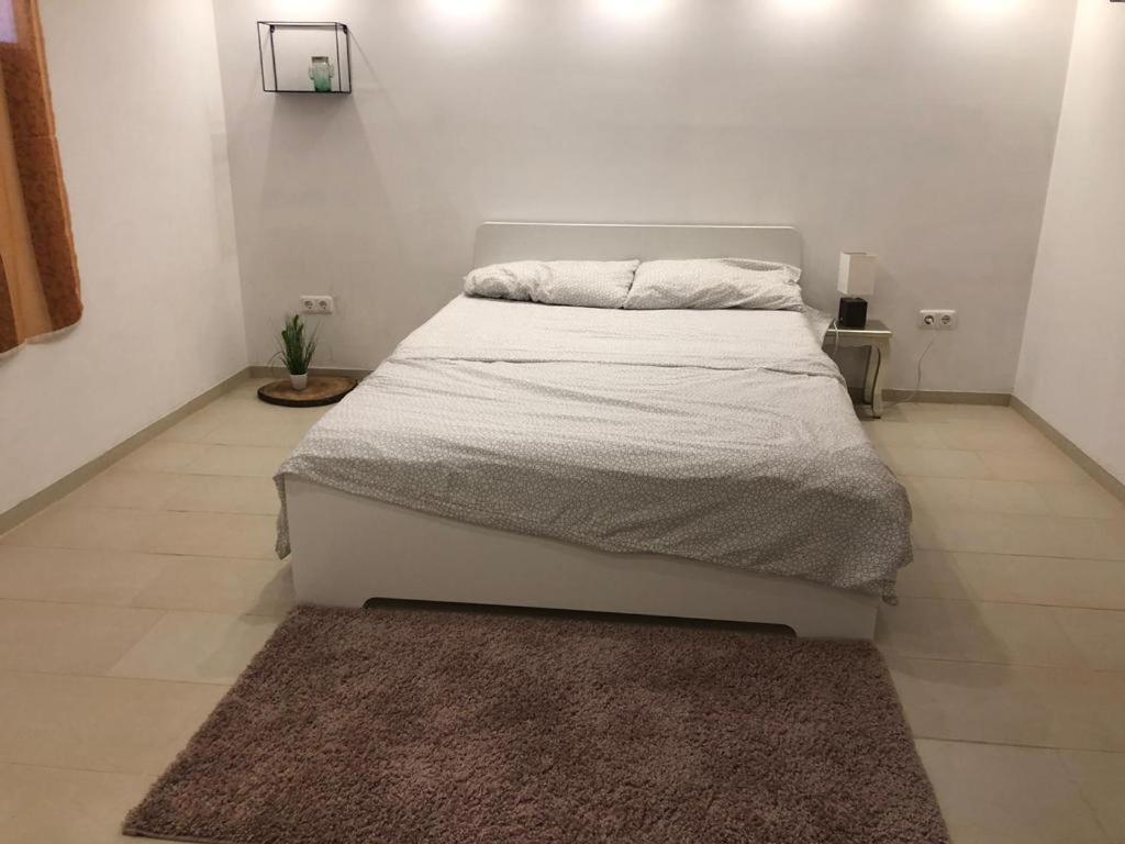 Bescheidene Untergeschoss Wohnung In Guter Lage. Κολωνία Εξωτερικό φωτογραφία