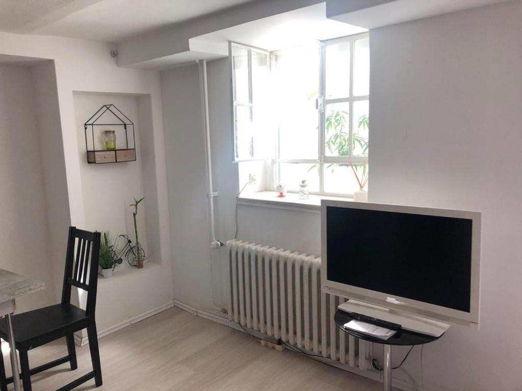 Bescheidene Untergeschoss Wohnung In Guter Lage. Κολωνία Εξωτερικό φωτογραφία